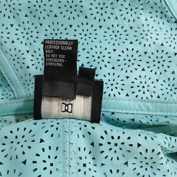 DD collection womens medium Sz 8 pistachio foam green perforated leather jacket - Picture 5 of 6